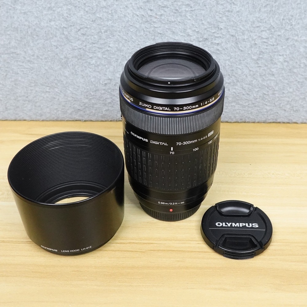 Olympus ZUIKO Digital 70-300mm f/4-5.6 ED Original 4/3 Super Zoom Lens w/Hood